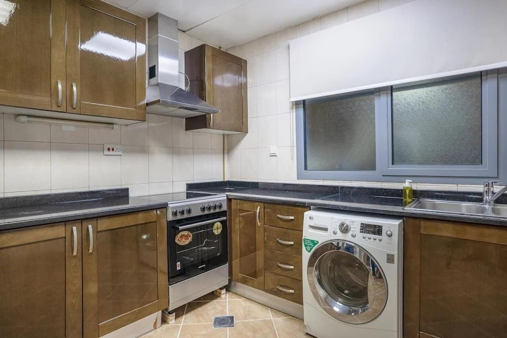 Lovely 3 Bedroom Apartment Beach Front Abú Dhabí Exteriér fotografie