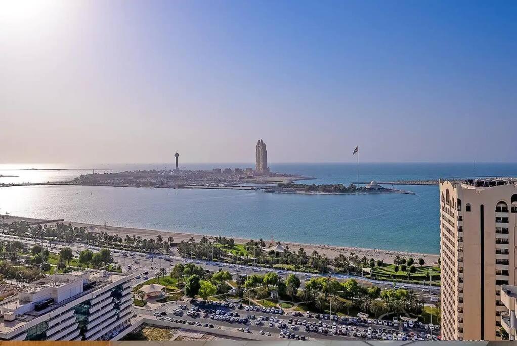 Lovely 3 Bedroom Apartment Beach Front Abú Dhabí Exteriér fotografie