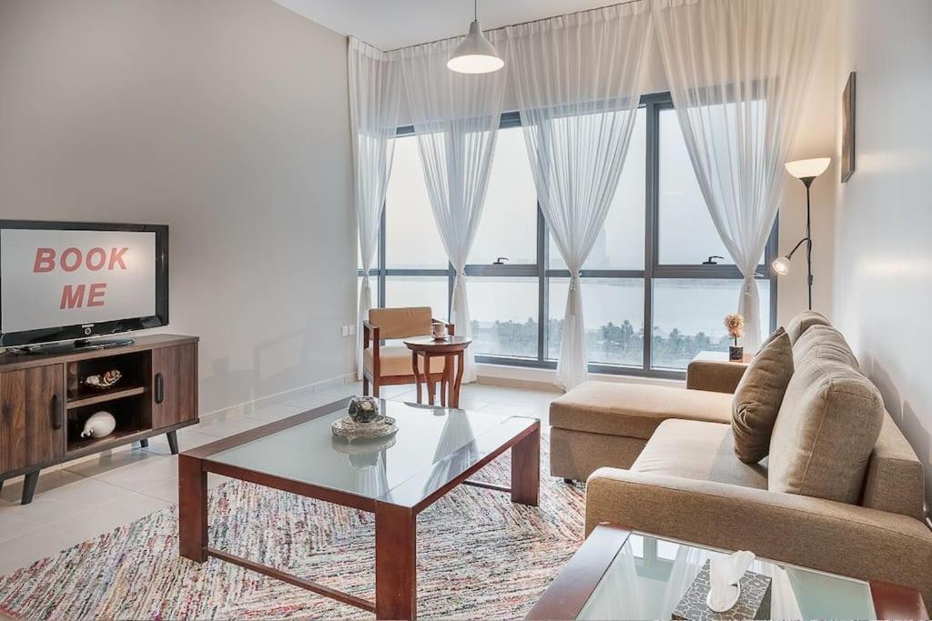 Lovely 3 Bedroom Apartment Beach Front Abú Dhabí Exteriér fotografie